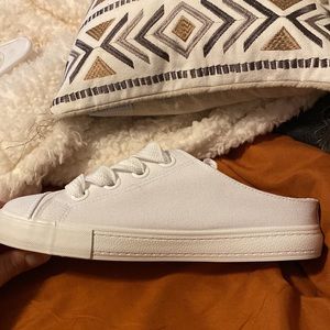 Rocket dog slip on white canvas shoes size 9.5 NWOT